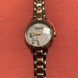 ⏱ Beautiful women’s Amitron watch!